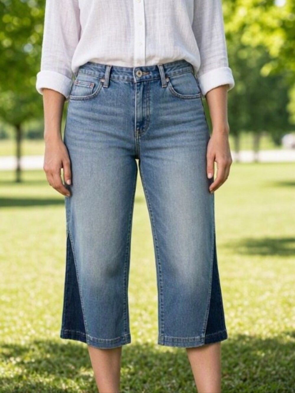Time and Tru Light Washed Distressed Cropped Jeans with Dark Blue Side Panels 10